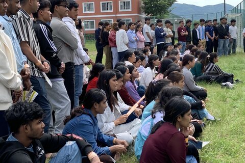 交通指導の様子2