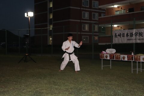 長崎国際大学の空手道部の学生たち