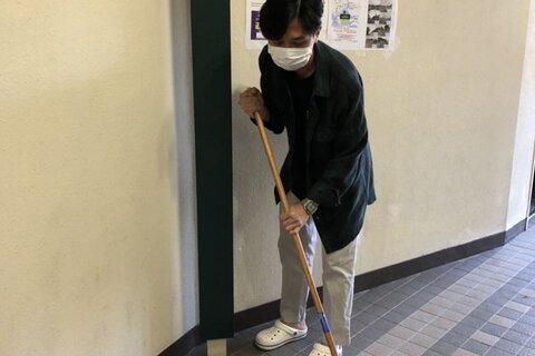 男性寮の掃除
