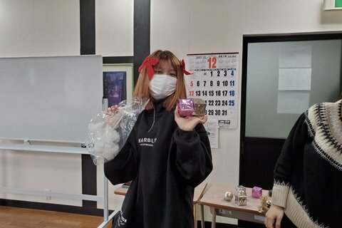 学院生にも飾りつけ