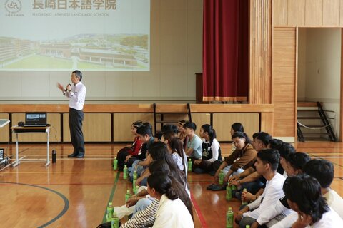 学院の紹介およびネパール国の説明
