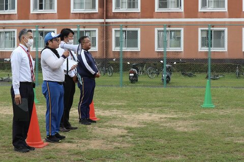 ヒューマンスクール早岐の方々による交通指導