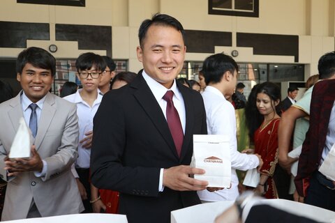 学院生達にプレゼント